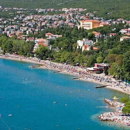 Josko Gore With Balcony And Sea View Apartament Crikvenica